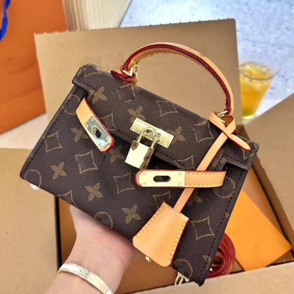 23ss women luxurys designers totes messenger bags onthego handbag classic print flowers shouder crossbody ladies handbags renovate with orig
23ss women luxurys designers totes messenger bags onthego handbag classic print flowers shouder crossbody ladies handbags renovate with orig