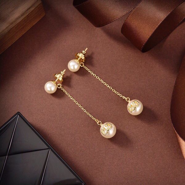 woman charm earrings v earing designer stud pearl orecchini fashion luxury vlogo ewelry hoop women ohrringe 786, Golden
woman charm earrings v earing designer stud pearl orecchini fashion luxury vlogo ewelry hoop women ohrringe 786, Golden