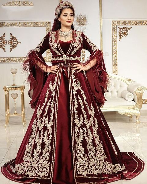 traiditional kafatn burgundy evening dresses feathers bell long sleeves arabic dubai beauty velvet prom party gowns gold lace appliques bead, Black;red
traiditional kafatn burgundy evening dresses feathers bell long sleeves arabic dubai beauty velvet prom party gowns gold lace appliques bead, Black;red