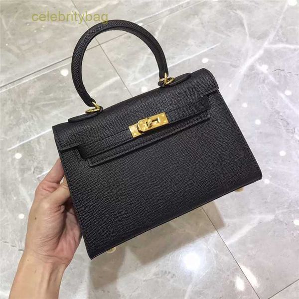 designer kellies handbags hemres carrie second-generation 2023 new advanced hand palm leather mini portable shoulder messenger 22cm has logo
designer kellies handbags hemres carrie second-generation 2023 new advanced hand palm leather mini portable shoulder messenger 22cm has logo