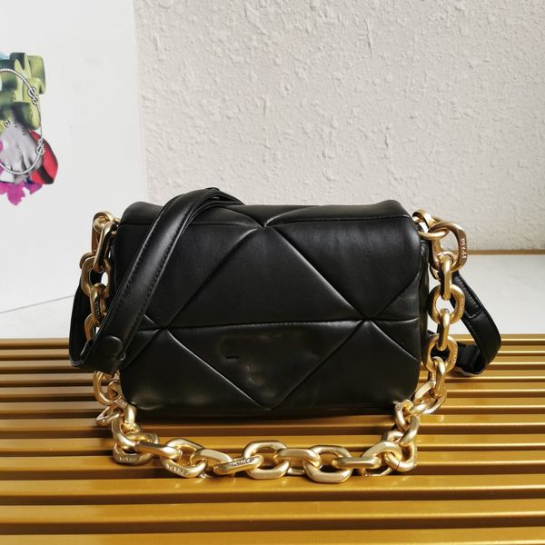 oushina bag 2023 new sweet cool lingge chain bag crossbody shoulder bag flip soft down stray bag
oushina bag 2023 new sweet cool lingge chain bag crossbody shoulder bag flip soft down stray bag