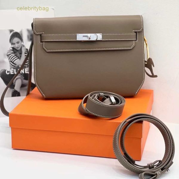 designer kelyss handbags hemrres swift leather multifunctional genuine one shoulder oblique straddle handheld women's bag fashion simpl
designer kelyss handbags hemrres swift leather multifunctional genuine one shoulder oblique straddle handheld women's bag fashion simpl
