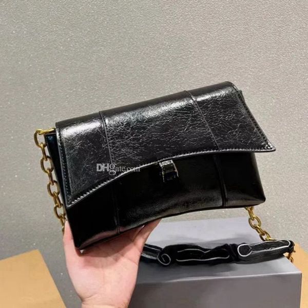 Women's chain bag luxury single shoulder crossbody bag Top designer hourglass bag new handbag, Pink
Women's chain bag luxury single shoulder crossbody bag Top designer hourglass bag new handbag, Pink