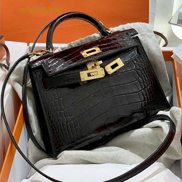 designer kelliess handbags hemres 2023 new crocodile pattern second generation bag fashion one shoulder diagonal straddle handheld lock smal
designer kelliess handbags hemres 2023 new crocodile pattern second generation bag fashion one shoulder diagonal straddle handheld lock smal