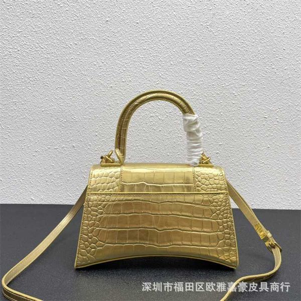 crocodile hourglass bag new cross-body chain high-grade wind leather women's layer cow
crocodile hourglass bag new cross-body chain high-grade wind leather women's layer cow