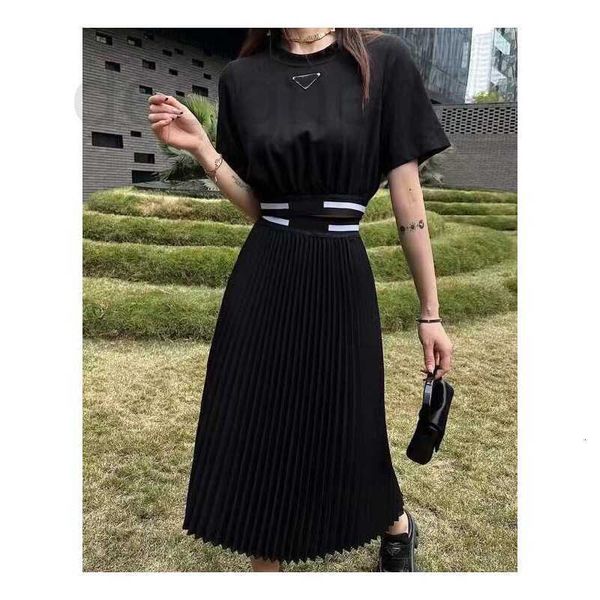 two piece dress designer women t-shirt set triangle letter hip short sleeve round neck pleated casua fashion summer short clothing streetwea, White
two piece dress designer women t-shirt set triangle letter hip short sleeve round neck pleated casua fashion summer short clothing streetwea, White