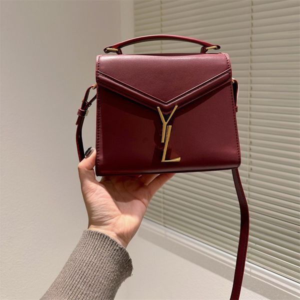 double chain messenger bag purses designer woman handbag pochette small flap metal sign glossy leather crossbody bags delicate details xb005
double chain messenger bag purses designer woman handbag pochette small flap metal sign glossy leather crossbody bags delicate details xb005