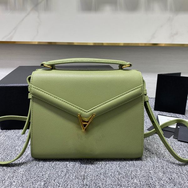 the highest quality fashion designer women's bag envelope satchel brand new caviar leather detachable shoulder strap classic work strap
the highest quality fashion designer women's bag envelope satchel brand new caviar leather detachable shoulder strap classic work strap