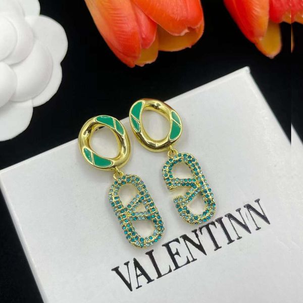 Classic Designer Earrings Jewelry Letter V Valentinolies jewelry New Full Diamond Earring Classic V-Letter Light Luxury Style Earrings Fashion Christmas gift
Classic Designer Earrings Jewelry Letter V Valentinolies jewelry New Full Diamond Earring Classic V-Letter Light Luxury Style Earrings Fashion Christmas gift