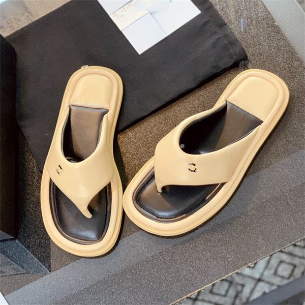 designer luxury channel beach shoes cc slippers for women fashion leather flip flops casual slides gifts outdoor flat slippers soft sandals
designer luxury channel beach shoes cc slippers for women fashion leather flip flops casual slides gifts outdoor flat slippers soft sandals