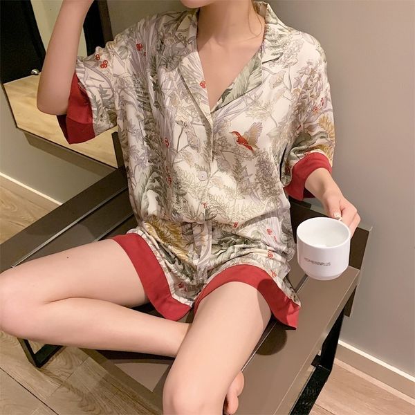 women's sleepwear summer women's sweet satin flower printed pajama set short sleevepants women's ice silk cute home wear casu, Black;red
women's sleepwear summer women's sweet satin flower printed pajama set short sleevepants women's ice silk cute home wear casu, Black;red