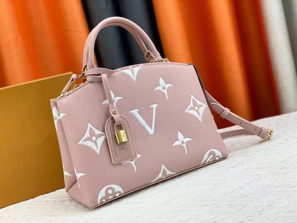 women grand palais bag large capacity tote bicolor handbag monograms empreinte leather messenger with lock petite satchel hobo m45842 design
women grand palais bag large capacity tote bicolor handbag monograms empreinte leather messenger with lock petite satchel hobo m45842 design