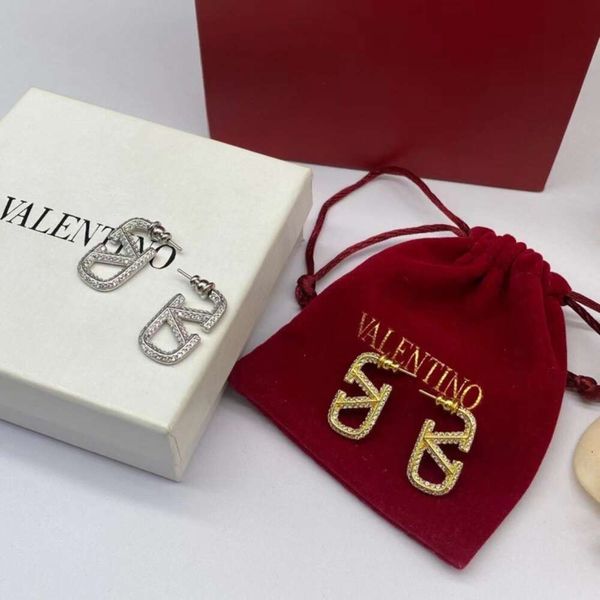 Classic Designer Earrings Jewelry Letter V Valentinolies jewelry V-shaped Same High Edition Ear Studs Light Luxury High Grade Temperament Jewelry Female jewelry
Classic Designer Earrings Jewelry Letter V Valentinolies jewelry V-shaped Same High Edition Ear Studs Light Luxury High Grade Temperament Jewelry Female jewelry