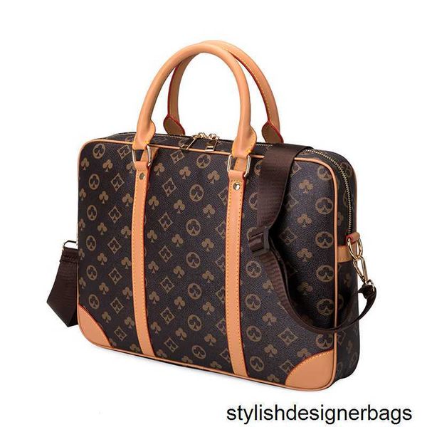 briefcases 2022 designer men shoulder briefcase black brown leather handbag luxury business man lapbag messenger bags 3 color with dust bag
briefcases 2022 designer men shoulder briefcase black brown leather handbag luxury business man lapbag messenger bags 3 color with dust bag