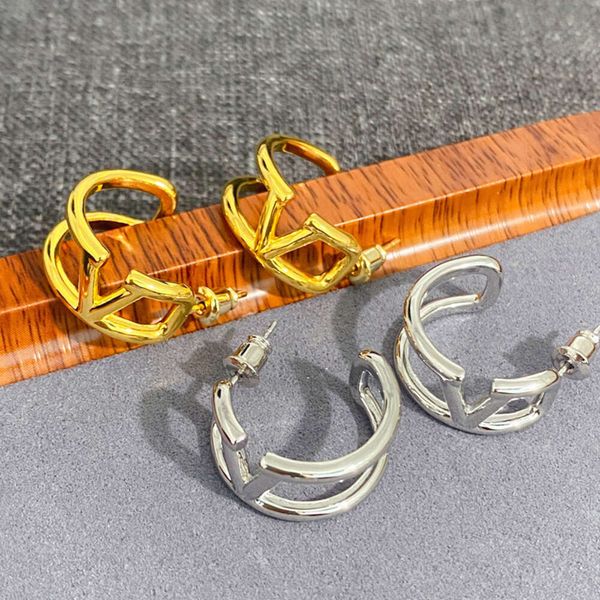 Classic Designer Earrings Jewelry Letter V Valentinolies jewelry Metal Style Letter V Fashion Earring Versatile Fashion Earstuds Personality Simple Earrings
Classic Designer Earrings Jewelry Letter V Valentinolies jewelry Metal Style Letter V Fashion Earring Versatile Fashion Earstuds Personality Simple Earrings