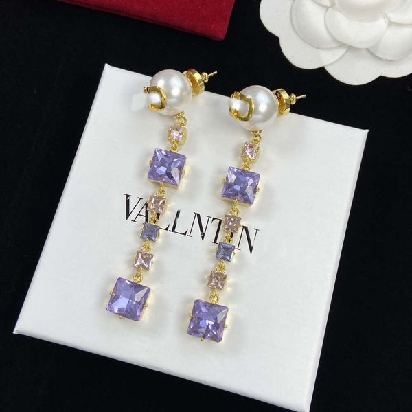 Classic Designer Earrings Jewelry Letter V Valentinolies jewelry Fashion Personalized Sweet Crystal Tassel Earring Small and Luxury Tino High Edition Earrings
Classic Designer Earrings Jewelry Letter V Valentinolies jewelry Fashion Personalized Sweet Crystal Tassel Earring Small and Luxury Tino High Edition Earrings