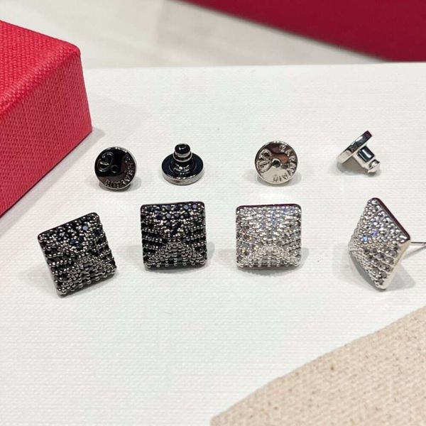 Classic Designer Earrings Jewelry Letter V Valentinolies jewelry Full Diamond Earring Silver Needle Fashion Shiny Light Luxury Popular Fashion Square Earrings
Classic Designer Earrings Jewelry Letter V Valentinolies jewelry Full Diamond Earring Silver Needle Fashion Shiny Light Luxury Popular Fashion Square Earrings