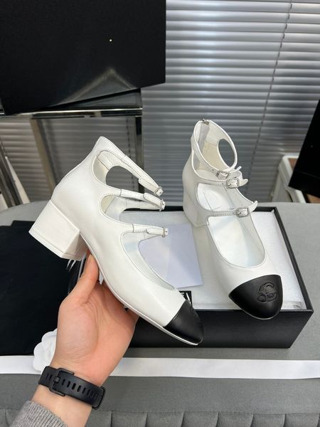 2023 s summer designer women sandals branded classic round toe thick high heel double strap design gold white black luxury elegant mary jane
2023 s summer designer women sandals branded classic round toe thick high heel double strap design gold white black luxury elegant mary jane