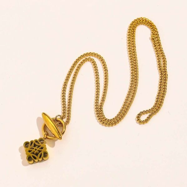 Classic designer necklace loeve jewelry Luxury fashion jewelrys Titanium Steel ot Buckle Twist Pattern Necklace Fashion Simple and Trendy Knot Collar Chain
Classic designer necklace loeve jewelry Luxury fashion jewelrys Titanium Steel ot Buckle Twist Pattern Necklace Fashion Simple and Trendy Knot Collar Chain