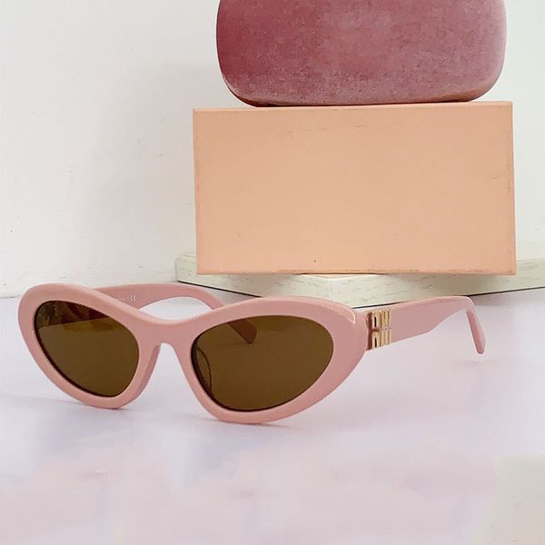 Oval Cat Eye Designer Sunglasses MU09Y Fashionable Men and Womens Plate Lens Frame with a side niuniu metal logo high-quality Beach Party Outdoor with an original box
Oval Cat Eye Designer Sunglasses MU09Y Fashionable Men and Womens Plate Lens Frame with a side niuniu metal logo high-quality Beach Party Outdoor with an original box
