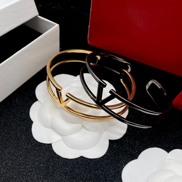 luxury vltn brand design 14k smooth hollow personalized hard body bracelet, Golden;silver
luxury vltn brand design 14k smooth hollow personalized hard body bracelet, Golden;silver