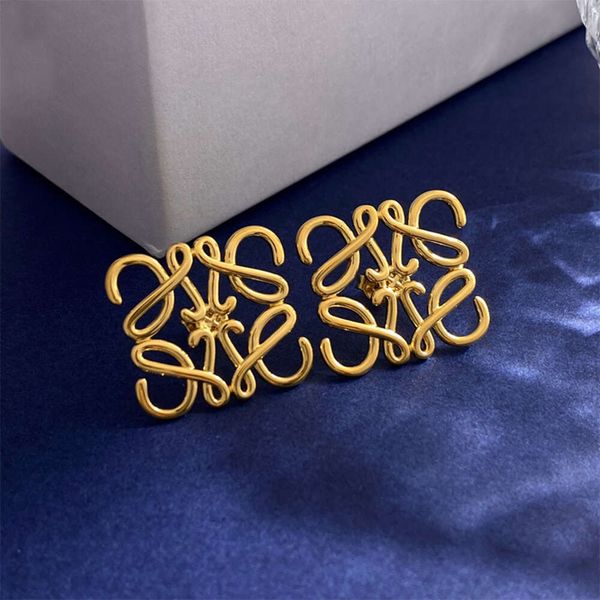 Classic designer earrings loeve jewelry Luxury fashion jewelrys Gold Earring Minimalist Design Square Hollow Carved Creative Earrings jewelry Christmas gifts
Classic designer earrings loeve jewelry Luxury fashion jewelrys Gold Earring Minimalist Design Square Hollow Carved Creative Earrings jewelry Christmas gifts