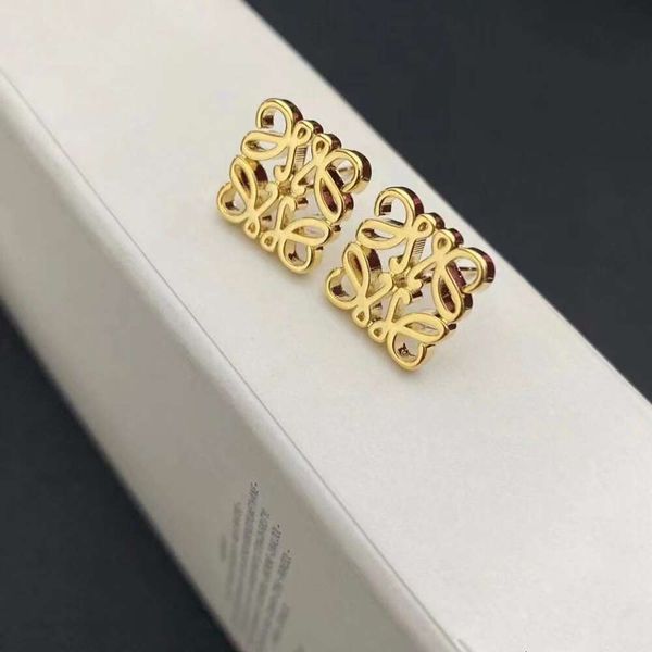 Classic designer earrings loeve jewelry Luxury fashion jewelrys Gold Brass Texture Earrings Simple Personalized Versatile s925 Silver Needle Earring for Women
Classic designer earrings loeve jewelry Luxury fashion jewelrys Gold Brass Texture Earrings Simple Personalized Versatile s925 Silver Needle Earring for Women