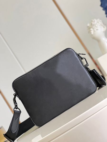 m46602 designer bag men's leather messenger bag three piece set ultra black embossed men's postman bag louise purse vutton crossbo
m46602 designer bag men's leather messenger bag three piece set ultra black embossed men's postman bag louise purse vutton crossbo