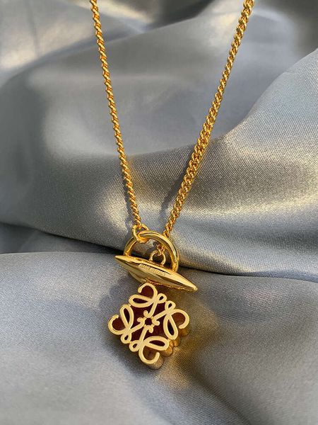 Classic designer necklace loeve jewelry Luxury fashion jewelrys 24K gold non fading Necklace female luxury high-grade design ins colorfast sweater chain pendant
Classic designer necklace loeve jewelry Luxury fashion jewelrys 24K gold non fading Necklace female luxury high-grade design ins colorfast sweater chain pendant