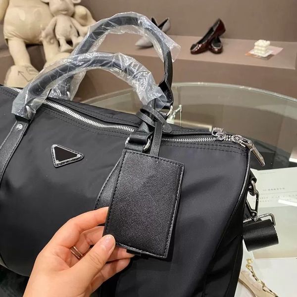5a duffle bag classic travel luggage for men real leather women crossbody totes shoulder bags mens womens handbags 2023, Black;red
5a duffle bag classic travel luggage for men real leather women crossbody totes shoulder bags mens womens handbags 2023, Black;red