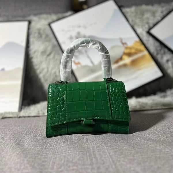 designer bag women's bag cowhide material feel soft elegant delicate half moon shaped crossbody handbag
designer bag women's bag cowhide material feel soft elegant delicate half moon shaped crossbody handbag