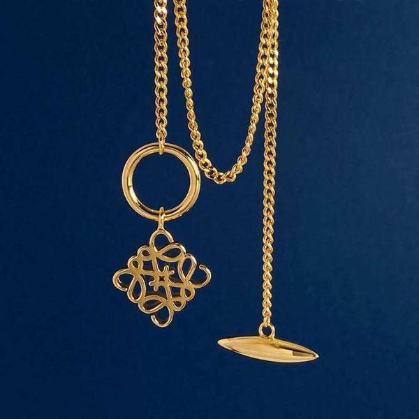 

Classic designer necklace loeve jewelry Luxury fashion jewelrys OT buckle geometric carved necklace 18K gold non fading female hollowed design out square pendants