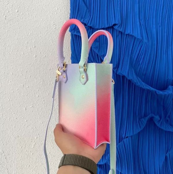 2023fashion luxurys tote bags designers mini handbag ladies shoulder bag evening cross body purses all-match very beautiful, Black;red
2023fashion luxurys tote bags designers mini handbag ladies shoulder bag evening cross body purses all-match very beautiful, Black;red