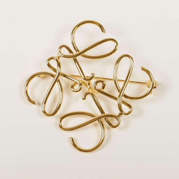 Classic designer brooch loeve jewelry Luxury fashion jewelrys Autumn and winter new small suit accessories with brooch evening dress accessories jewelry gifts
Classic designer brooch loeve jewelry Luxury fashion jewelrys Autumn and winter new small suit accessories with brooch evening dress accessories jewelry gifts