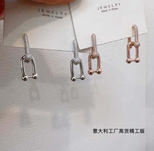 Charm Charm Star Style S925 Sterling Silver Studded Diamond Horseshoe Earrings , High-end European And American Light Luxury Earrings, Ear Buckle
Charm Charm Star Style S925 Sterling Silver Studded Diamond Horseshoe Earrings , High-end European And American Light Luxury Earrings, Ear Buckle