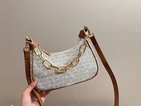 fashion cora crossbody bag metal logo women zipper large capacity metal chain canvas leather letter bag body new designer luxury bag
fashion cora crossbody bag metal logo women zipper large capacity metal chain canvas leather letter bag body new designer luxury bag