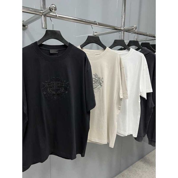 luxury designer's new men's and women's short sleeved sportswear set shirt house high edition lion crown glow embroidery shor, White;black
luxury designer's new men's and women's short sleeved sportswear set shirt house high edition lion crown glow embroidery shor, White;black