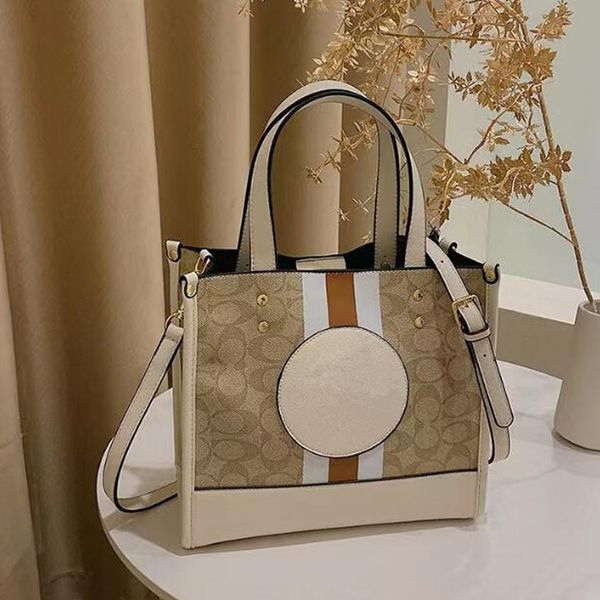Fashion Classic Designer Bag Ladies Large Capacity Handbags Interior Zipper Bag Exquisite Tote Bags Letter Casual Shoulder Free Shipping, Blue1
Fashion Classic Designer Bag Ladies Large Capacity Handbags Interior Zipper Bag Exquisite Tote Bags Letter Casual Shoulder Free Shipping, Blue1