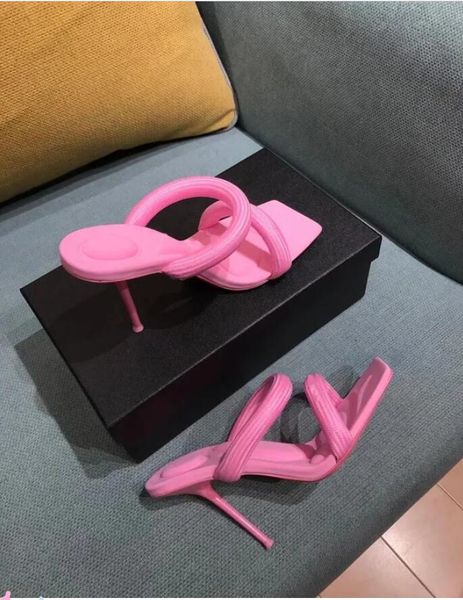 the latest fashion high-quality slippers women's designer shoes comfortable foot pads high-heeled shoes leisure outdoor distribution bo, Black
the latest fashion high-quality slippers women's designer shoes comfortable foot pads high-heeled shoes leisure outdoor distribution bo, Black
