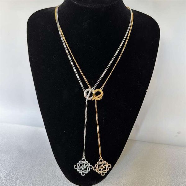 Classic designer necklace jewelry Luxury fashion jewelrys necklaces niche Pendant with Hollow Inlaid Zircon Full Diamond Design Elegant Female Necklace
Classic designer necklace jewelry Luxury fashion jewelrys necklaces niche Pendant with Hollow Inlaid Zircon Full Diamond Design Elegant Female Necklace