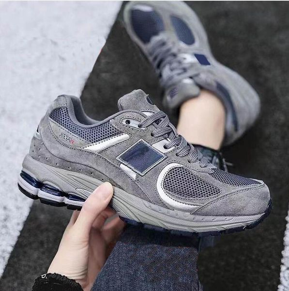 2002r athletic shoes mens women luxury breathable mesh casual shoes triple s fashion grey designer n word bowling sneakers man trainer
2002r athletic shoes mens women luxury breathable mesh casual shoes triple s fashion grey designer n word bowling sneakers man trainer