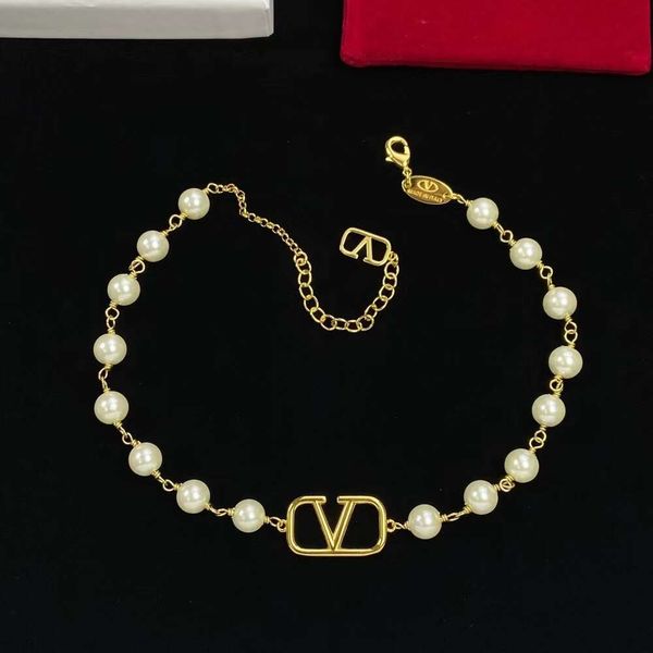 Classic Designer Necklace Jewelry Letter V Valentinolies jewelry French V-shaped Pearl Necklaces High Grade Collar Chain Label Neckchain Luxury Pearl Bracelet
Classic Designer Necklace Jewelry Letter V Valentinolies jewelry French V-shaped Pearl Necklaces High Grade Collar Chain Label Neckchain Luxury Pearl Bracelet
