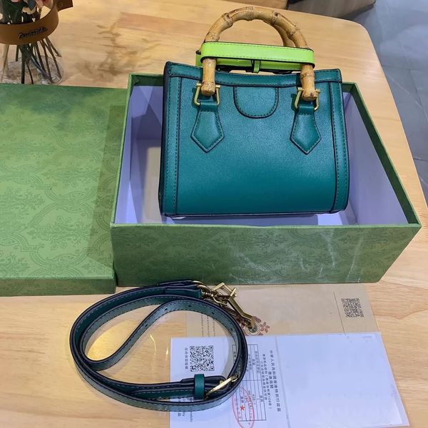 2023bamboo bag luxury designer totes fashion brand shoulder bags genuine leather multicolor shopping handbags for women men briefcases, Black;red
2023bamboo bag luxury designer totes fashion brand shoulder bags genuine leather multicolor shopping handbags for women men briefcases, Black;red