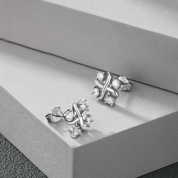 Charm Charm S925 Sterling Silver White Natural Round Zirconium Inlaid Diamond Letter X Creative Original Design Earring Jewelry Female Earring Decoration
Charm Charm S925 Sterling Silver White Natural Round Zirconium Inlaid Diamond Letter X Creative Original Design Earring Jewelry Female Earring Decoration