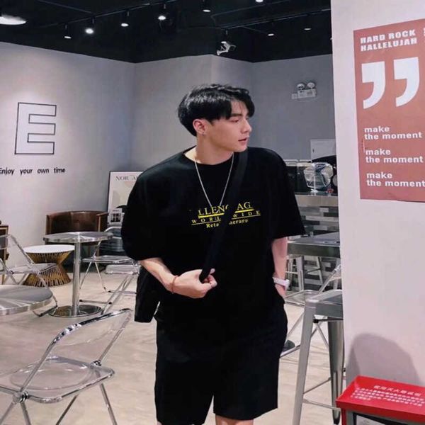 luxury designer's new men's women's short sleeved sportswear set family high edition front and back print therapy short sleev, White;black
luxury designer's new men's women's short sleeved sportswear set family high edition front and back print therapy short sleev, White;black