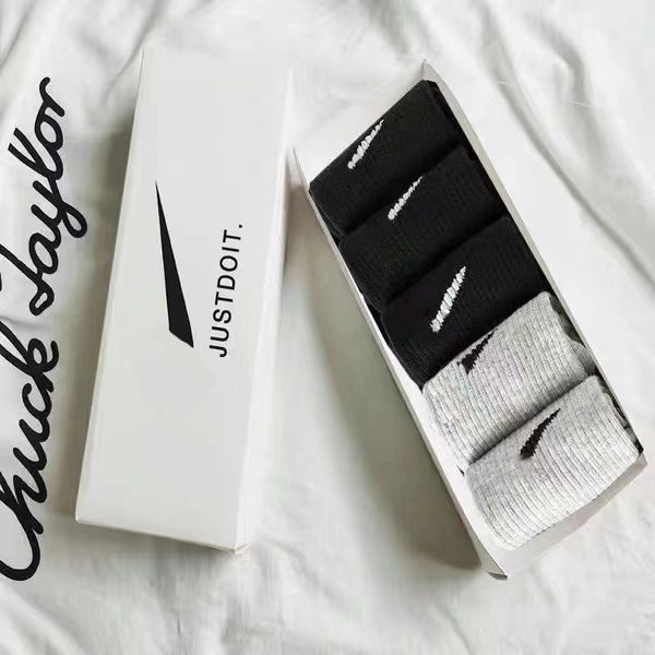2023fashion women men socks letter breathable cotton wholesale calzino jogging basketball football sports sock anfn tech fleeces with gift b, Black
2023fashion women men socks letter breathable cotton wholesale calzino jogging basketball football sports sock anfn tech fleeces with gift b, Black
