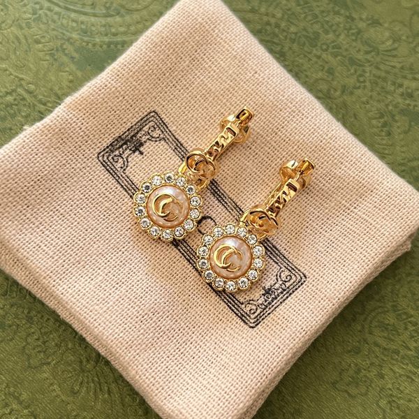 2023 chic double letter charm earrings with gift box embossed stamp studs eardrop dangler for women party anniversary-1, Golden;silver
2023 chic double letter charm earrings with gift box embossed stamp studs eardrop dangler for women party anniversary-1, Golden;silver