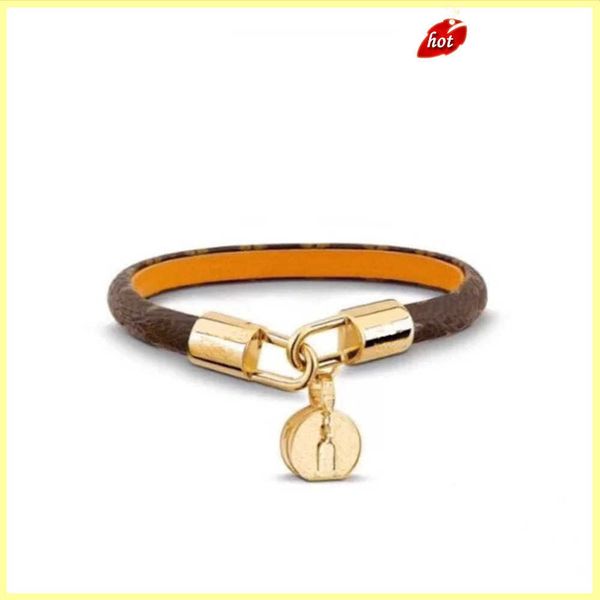 women luxury designer bracelet mens bracelets jewelry womens leather bracelet with lock gold pendant bracelets l brand wholesale 21082303r, Golden;silver
women luxury designer bracelet mens bracelets jewelry womens leather bracelet with lock gold pendant bracelets l brand wholesale 21082303r, Golden;silver