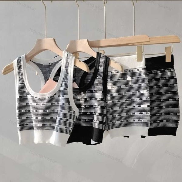 23s tracksuits summer womens sports suit sleeveless vest designer tank miu simple letter wool knitwear girl t shirt breathable sweet slim cr, Gray
23s tracksuits summer womens sports suit sleeveless vest designer tank miu simple letter wool knitwear girl t shirt breathable sweet slim cr, Gray