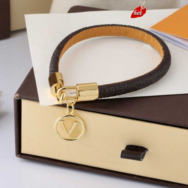 vintage pattern leather bracelets for women and men classic designer high end glamour bracelets fashion wedding jewelry gifts 9rwi, Golden;silver
vintage pattern leather bracelets for women and men classic designer high end glamour bracelets fashion wedding jewelry gifts 9rwi, Golden;silver